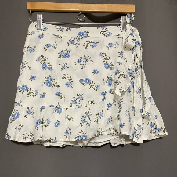 Hollister Pants - Hollister Floral Skort/Skirt Size S